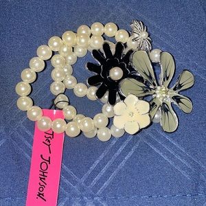 Pearl bracelet